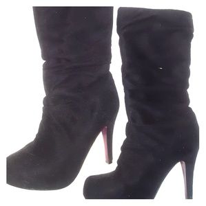 Black heeled boots